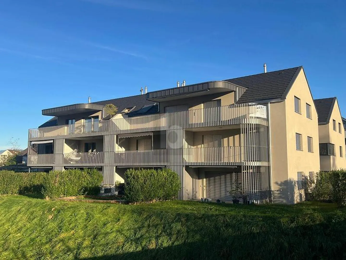 HOCHWERTIGER NEUBAU AN SONNIGER LAGE! - Foto 1 di 6