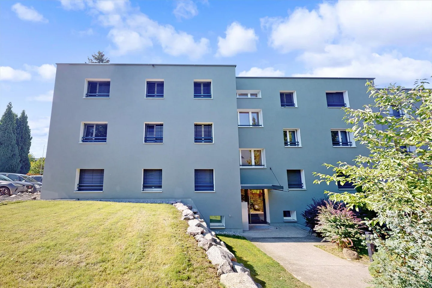 Schöne und helle Wohnung in grüner Umgebung - Foto 1 von 12
