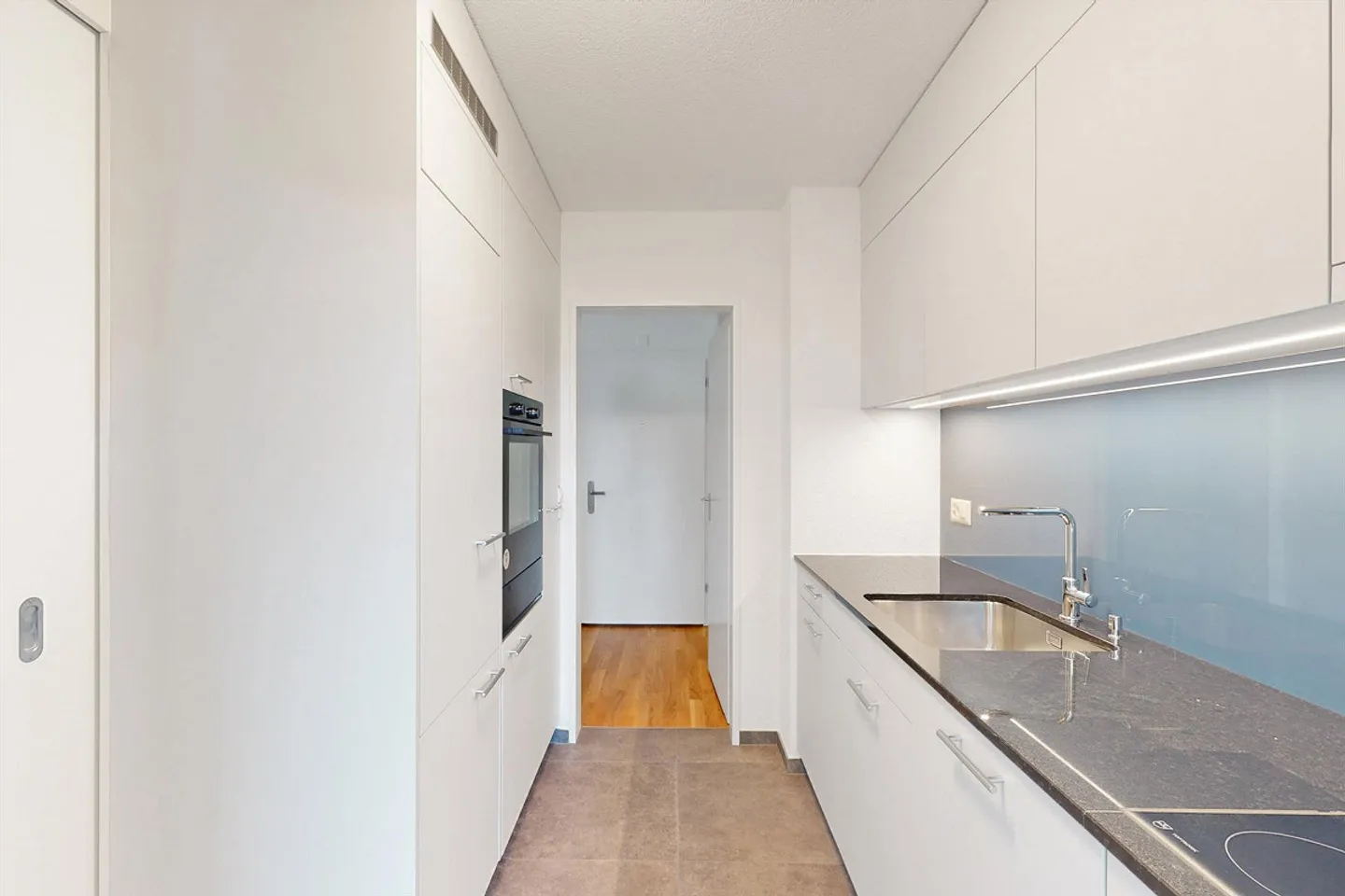 Schöne und helle Wohnung in grüner Umgebung - Foto 8 von 12
