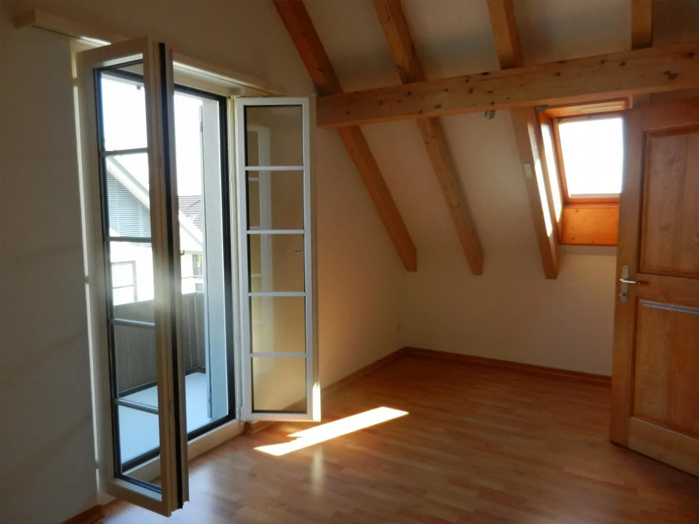 Appartement sous les combles 3,5 pièces (2ème étage) avec belle vue - Photo 4 sur 7