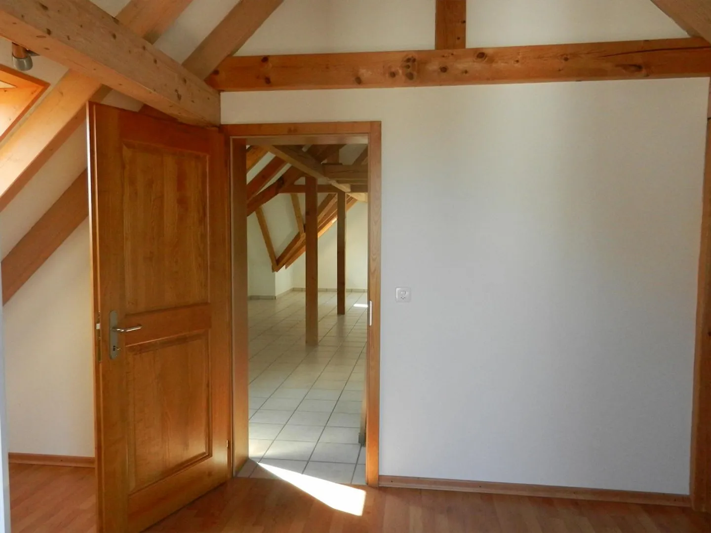 Appartement sous les combles 3,5 pièces (2ème étage) avec belle vue - Photo 5 sur 7