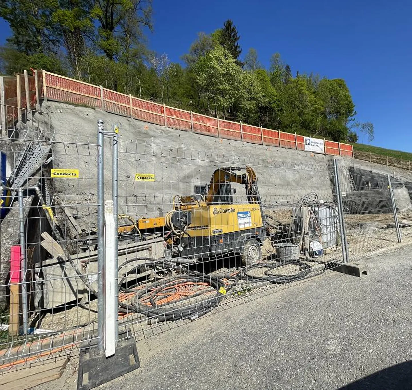 Modern Chalet with Mountain View - Photo 3 of 5