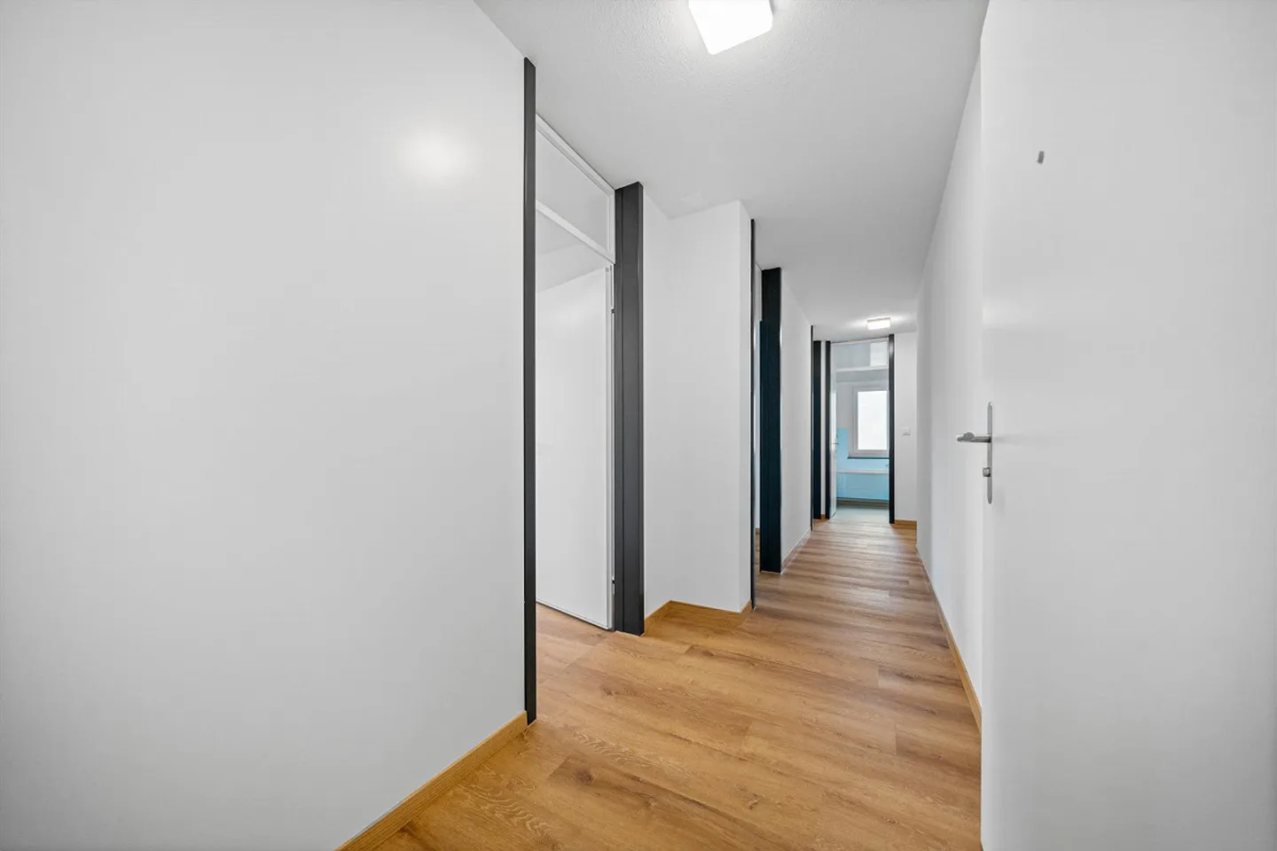 Bright, partially renovated apartment - Photo 5 of 16