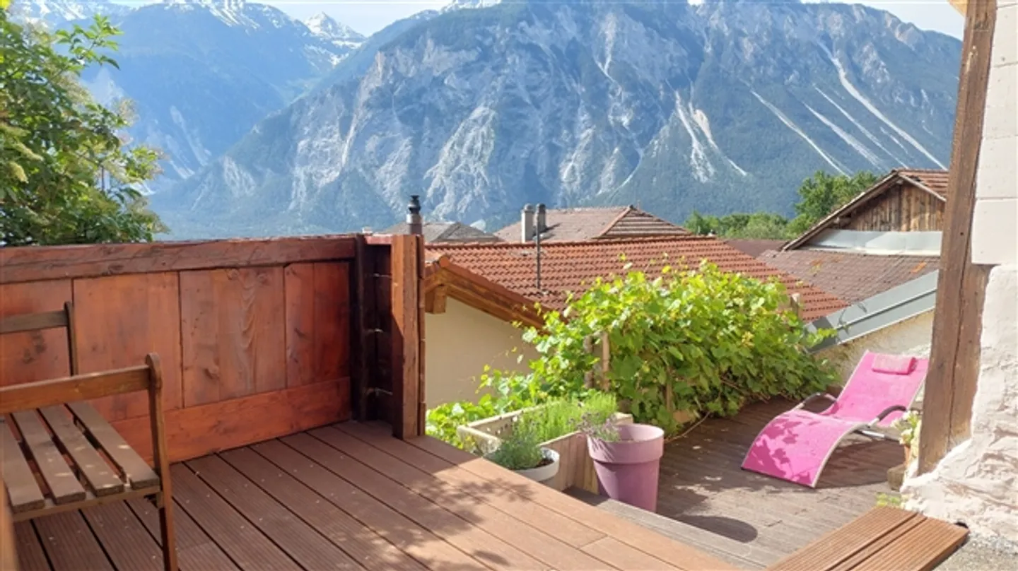 Appartement lumineux et confortablement meublé de 2,5 pièces à Varen - Photo 2 sur 8