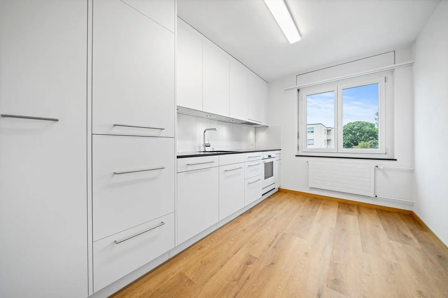 Bright, partially renovated apartment - Photo 8 of 16