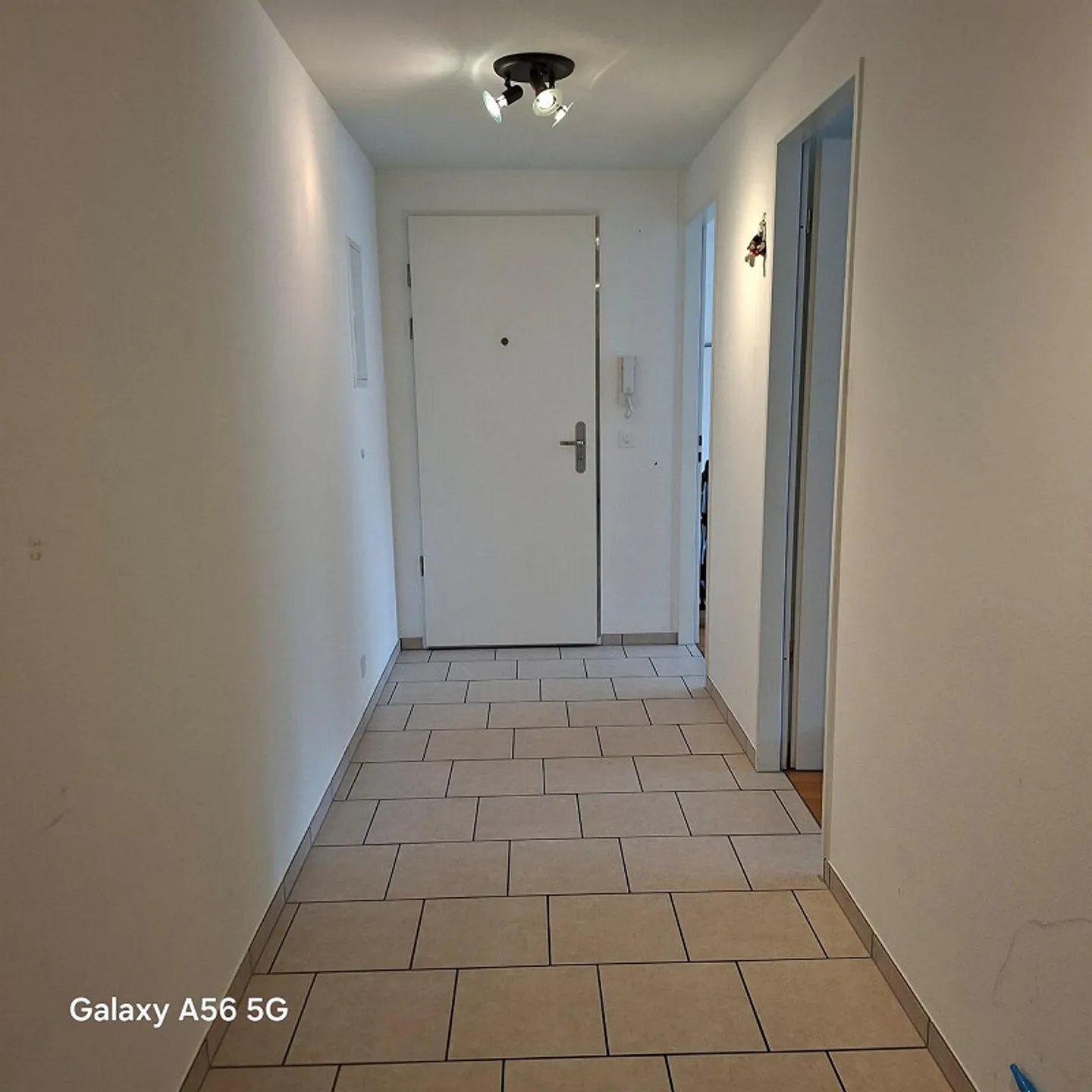 Appartamento 3.5 locali con balcone e incluso EHP in una posizione centrale - Foto 2 di 17