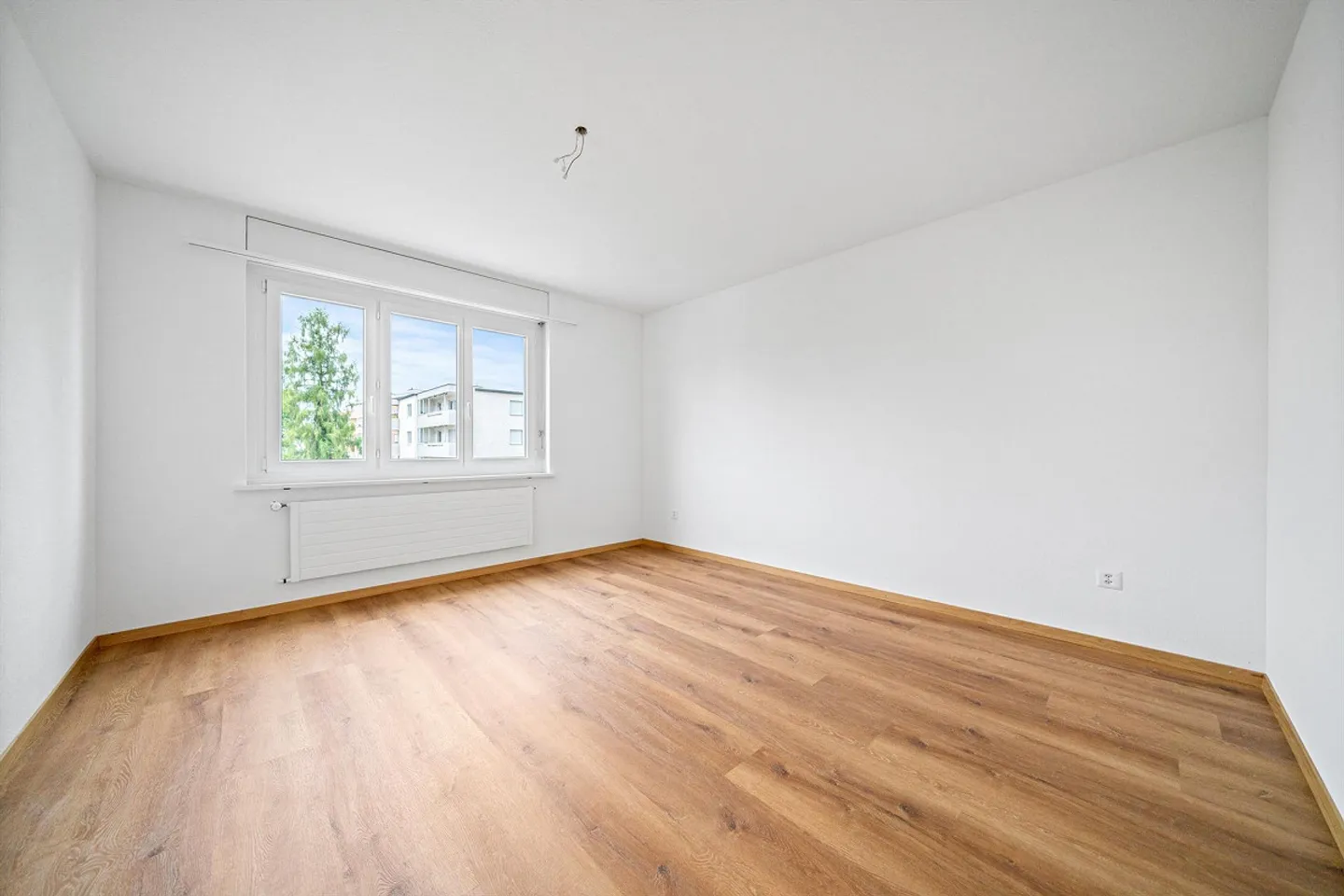 Bright, partially renovated apartment - Photo 11 of 16