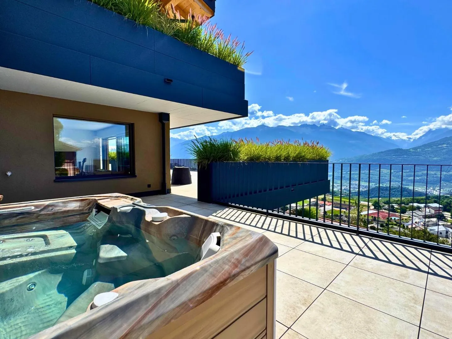 Appartamento con terrazza 5.5 stanze - Foto 1 di 13