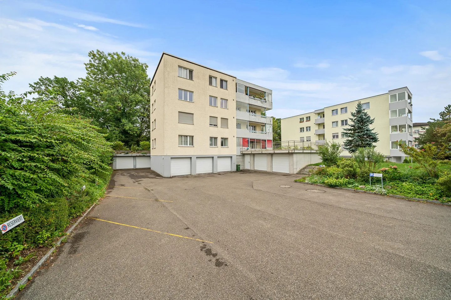 Bright, partially renovated apartment - Photo 14 of 16