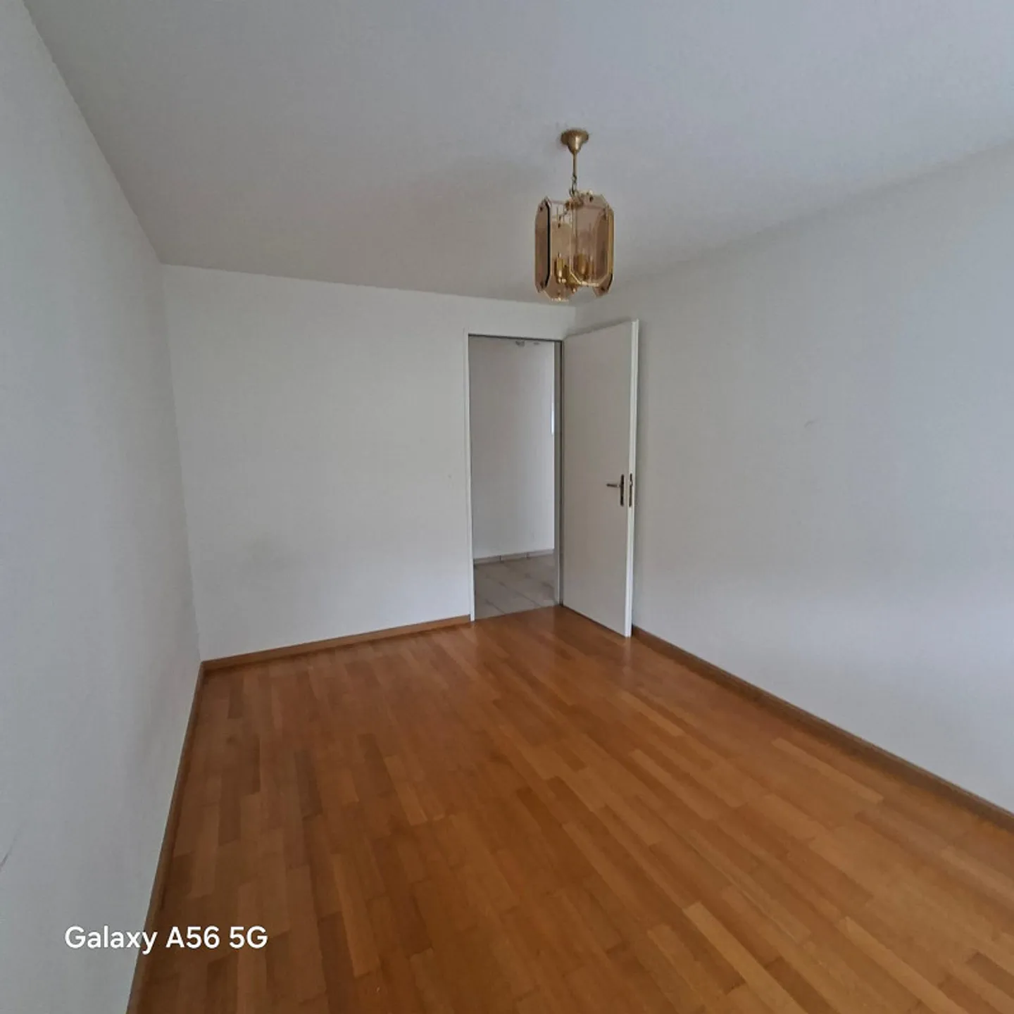 Appartamento 3.5 locali con balcone e incluso EHP in una posizione centrale - Foto 5 di 17