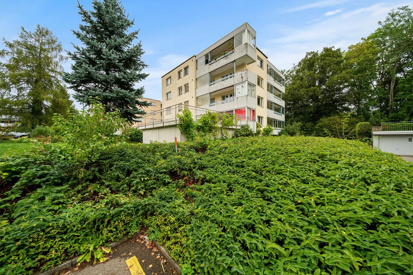 Bright, partially renovated apartment - Photo 15 of 16