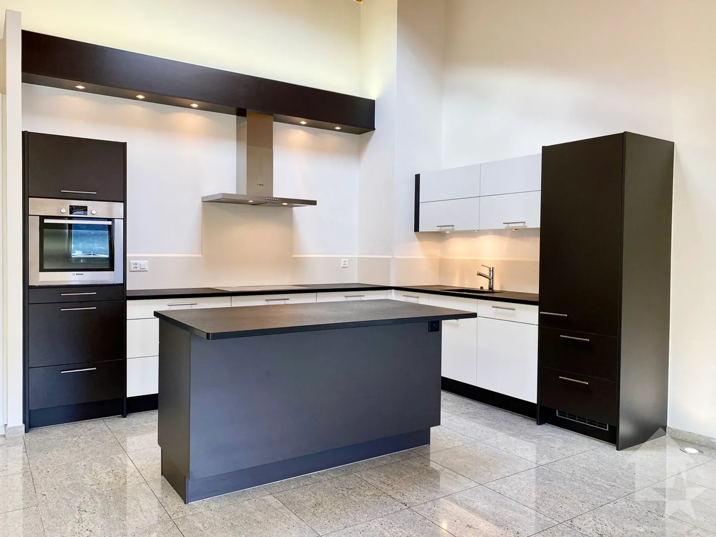 Magnificent penthouse apartment near the center, garage, park and view! - Photo 5 of 19