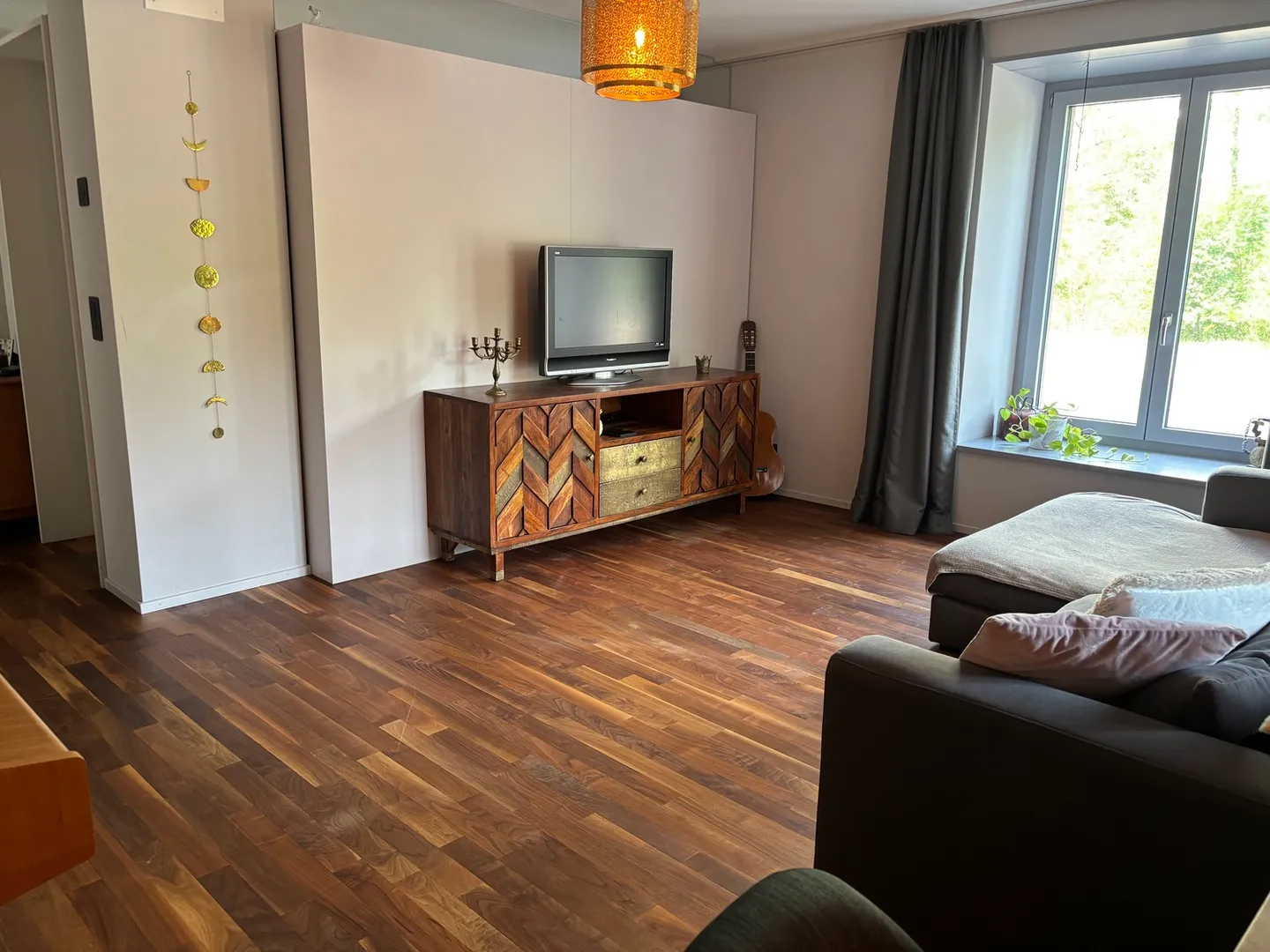 APPARTAMENTO 2½ STANZE A WINTERTHUR - WÜLFLINGEN, ARREDATO, TEMPORANEO - Foto 2 di 10