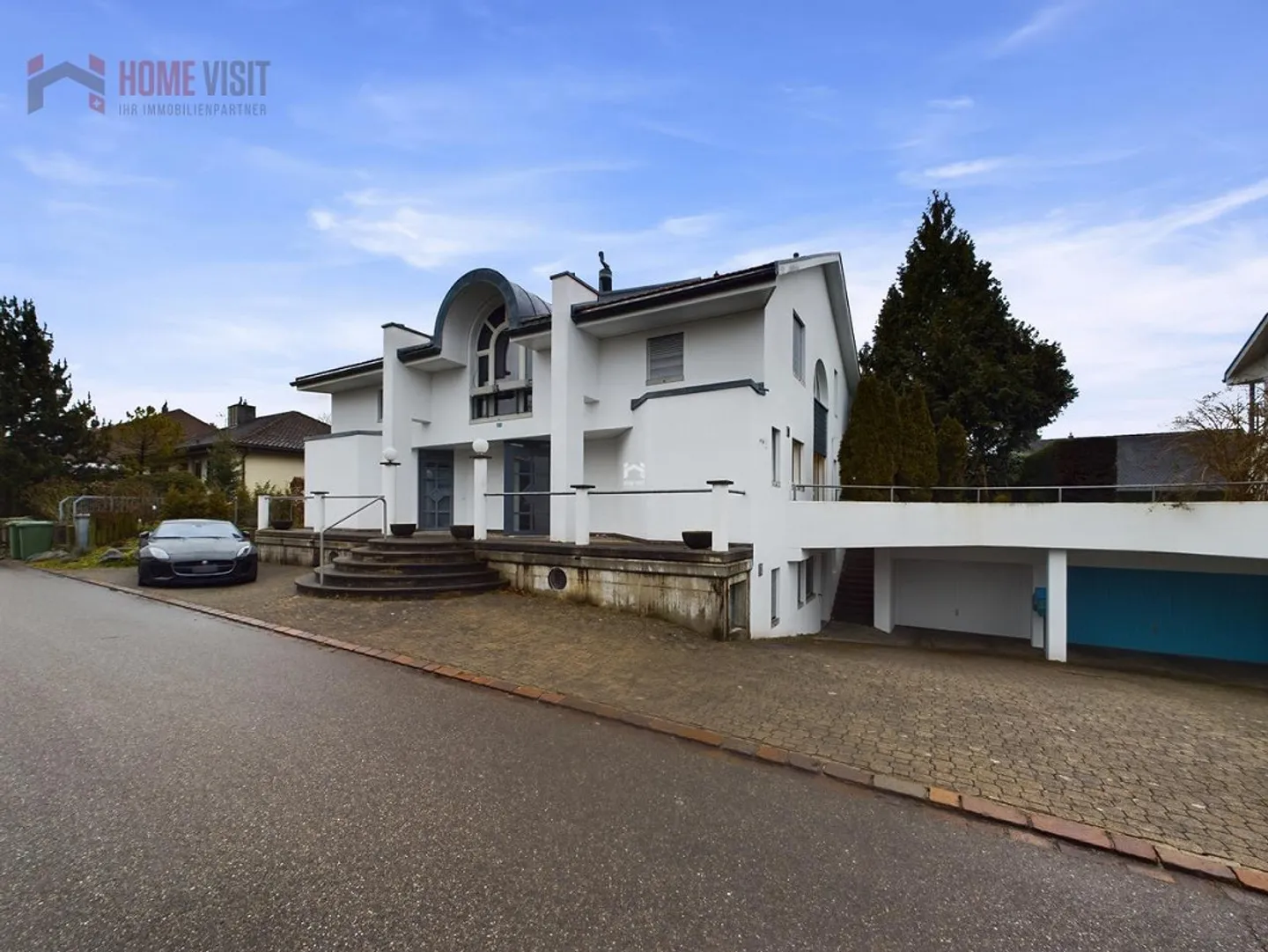 Maison familiale avec revenu locatif - Photo 1 sur 16