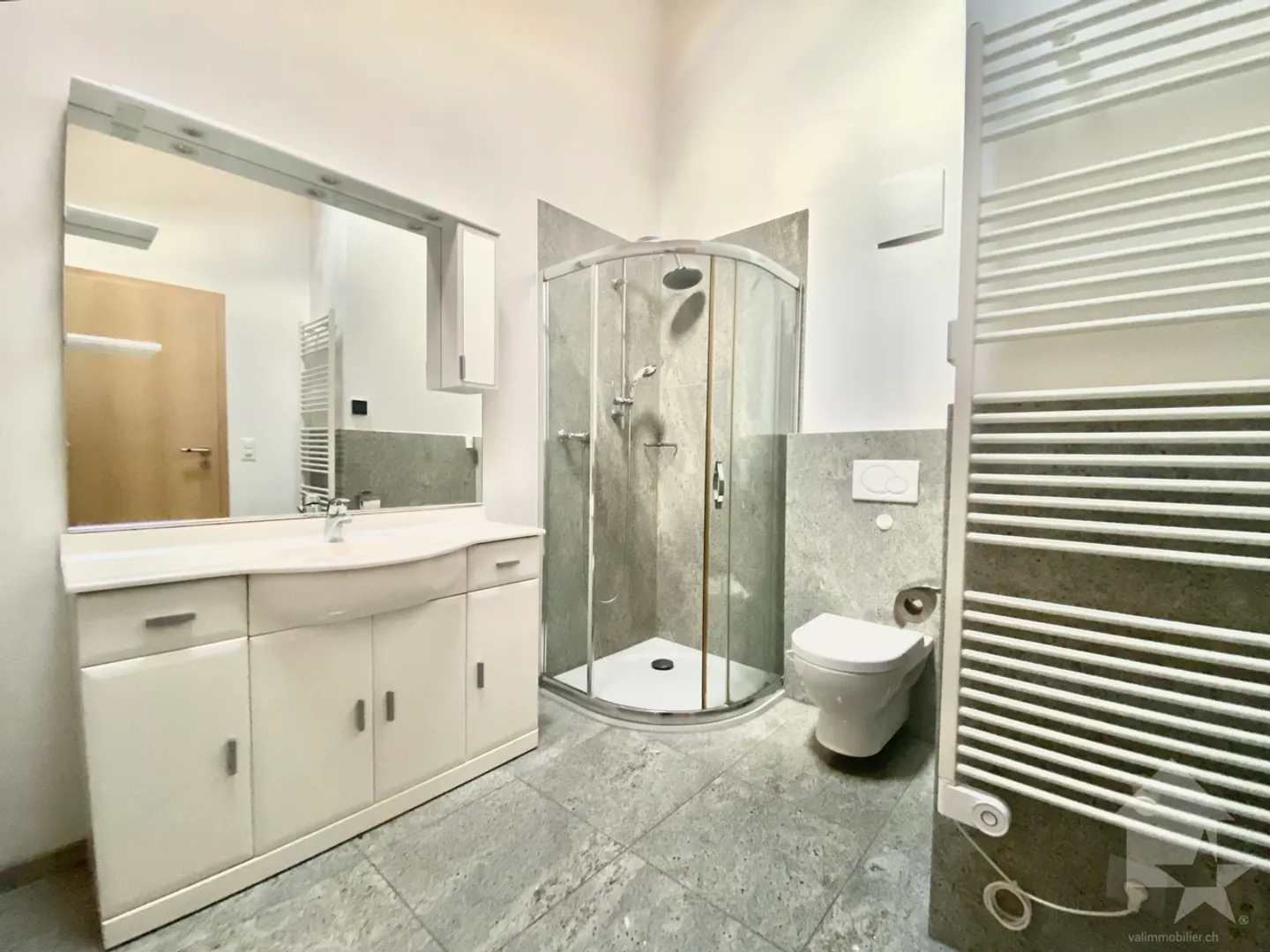 Magnificent penthouse apartment near the center, garage, park and view! - Photo 9 of 19