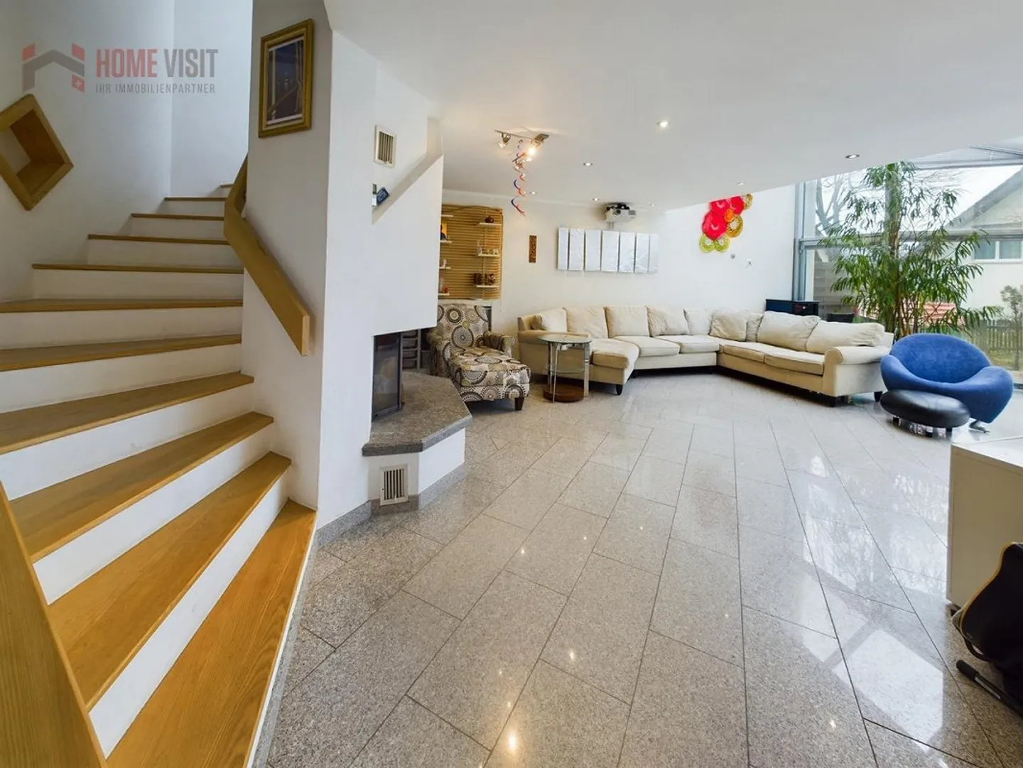 Maison familiale avec revenu locatif - Photo 2 sur 16