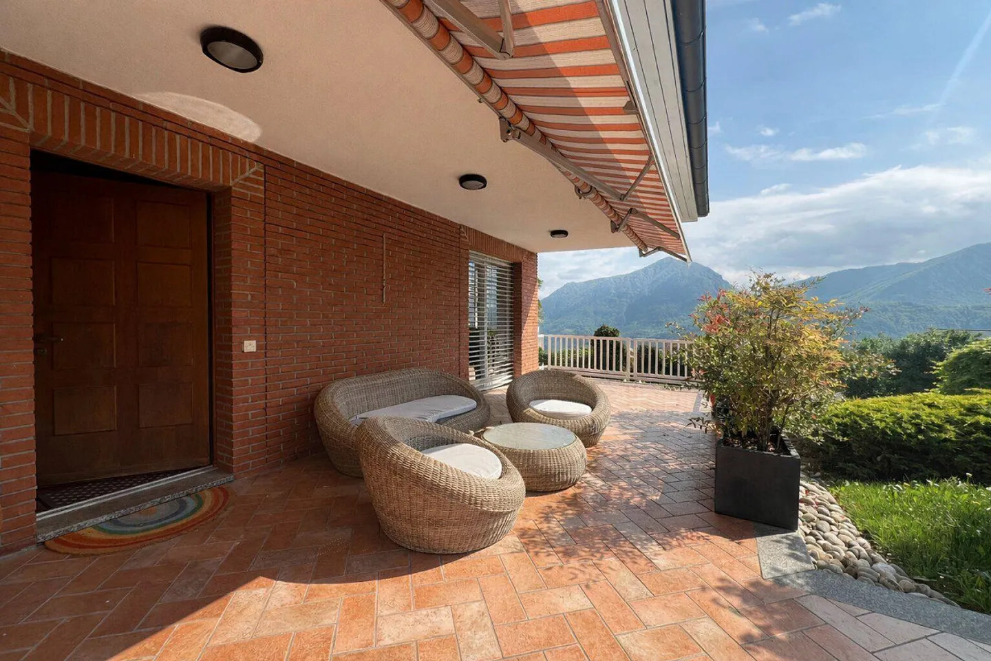 Magnifica villa a Carona con vista, giardino e terrazza - Foto 24 di 27