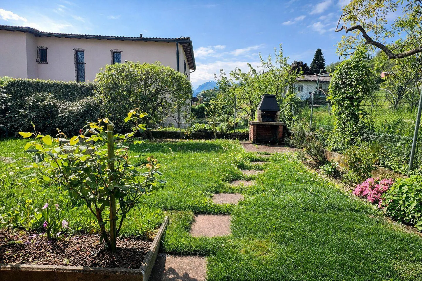 Magnifica villa a Carona con vista, giardino e terrazza - Foto 26 di 27