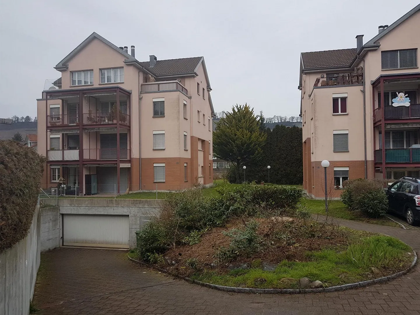 Appartamento 3.5 locali (1° piano R) nel centro del villaggio eppure nel verde - Foto 3 di 16