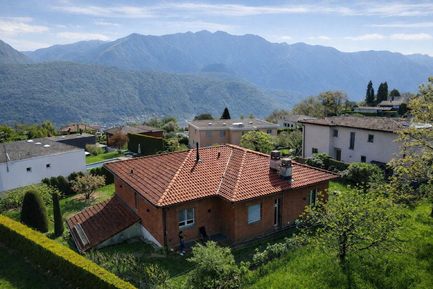Magnifica villa a Carona con vista, giardino e terrazza - Foto 23 di 27