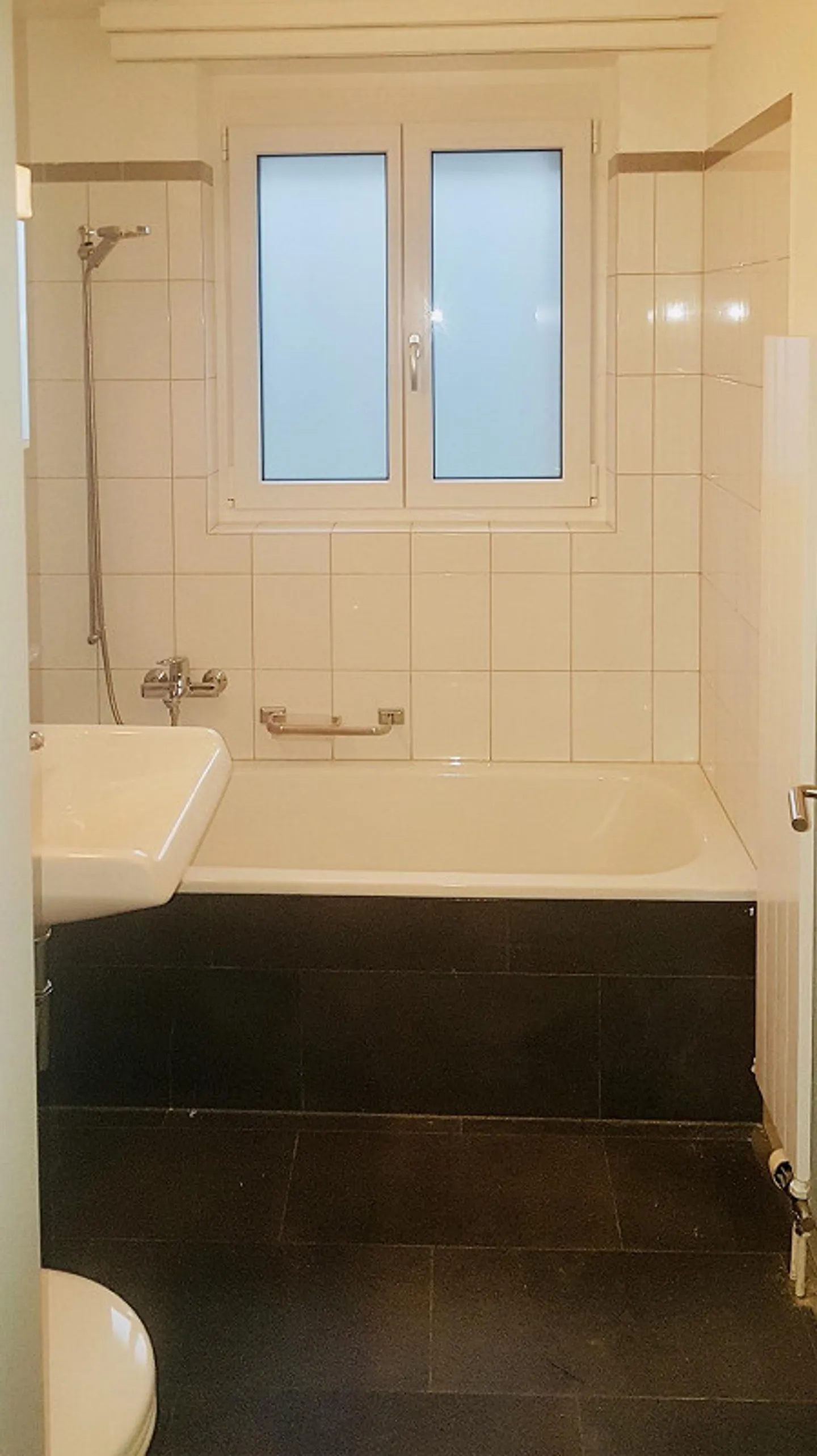 Appartamento 3.5 locali (1° piano R) nel centro del villaggio eppure nel verde - Foto 5 di 16