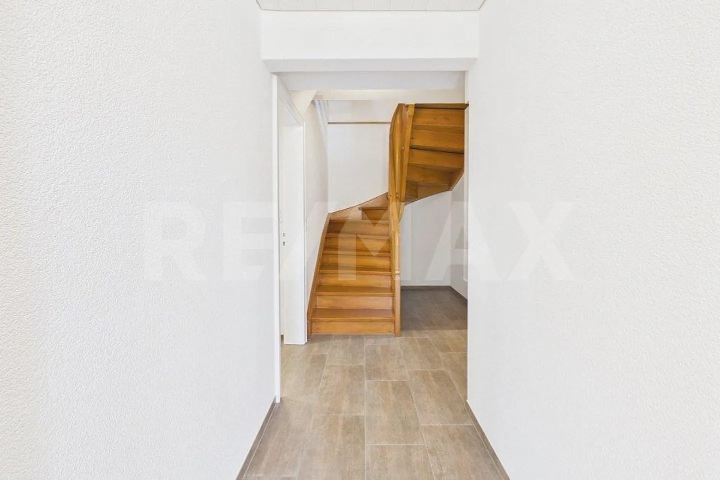 Maison familiale de 8 pièces entièrement rénovée avec beaucoup d'espace et de caractère - Photo 12 sur 13