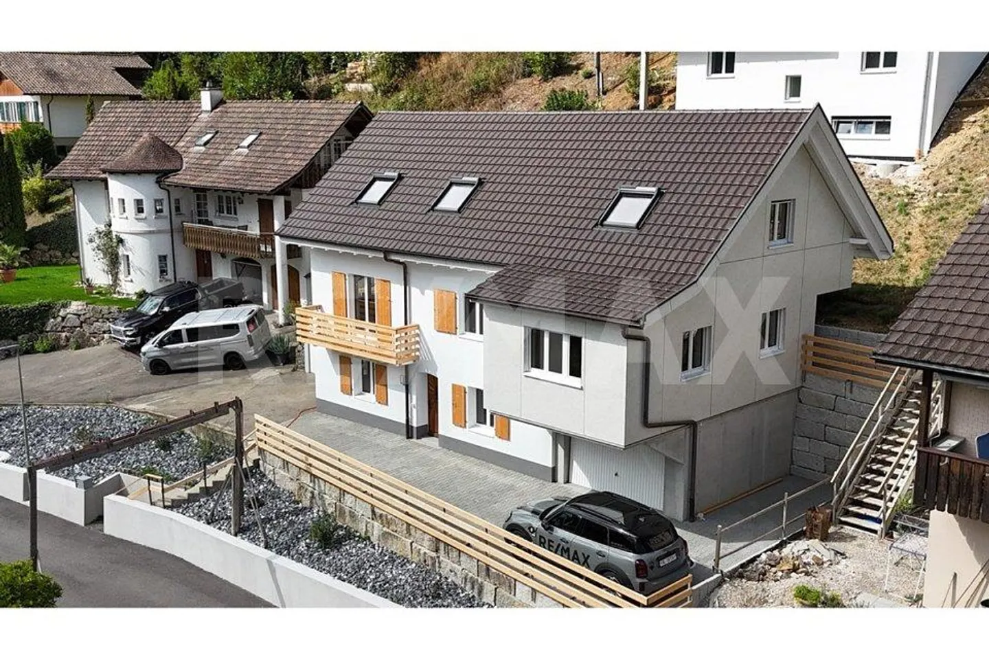 Maison familiale de 8 pièces entièrement rénovée avec beaucoup d'espace et de caractère - Photo 2 sur 13