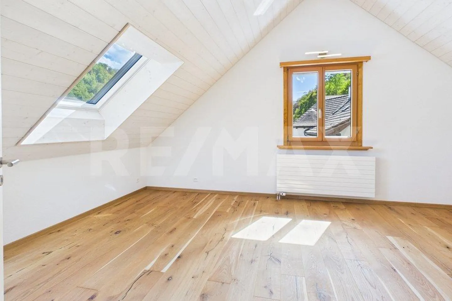 Maison familiale de 8 pièces entièrement rénovée avec beaucoup d'espace et de caractère - Photo 3 sur 13
