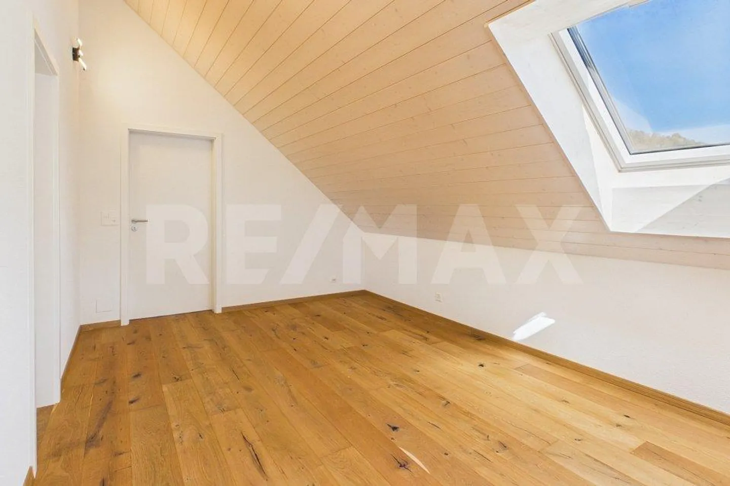 Maison familiale de 8 pièces entièrement rénovée avec beaucoup d'espace et de caractère - Photo 4 sur 13