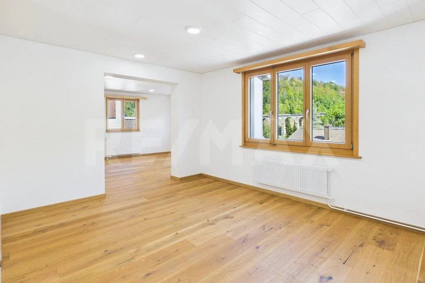 Maison familiale de 8 pièces entièrement rénovée avec beaucoup d'espace et de caractère - Photo 5 sur 13
