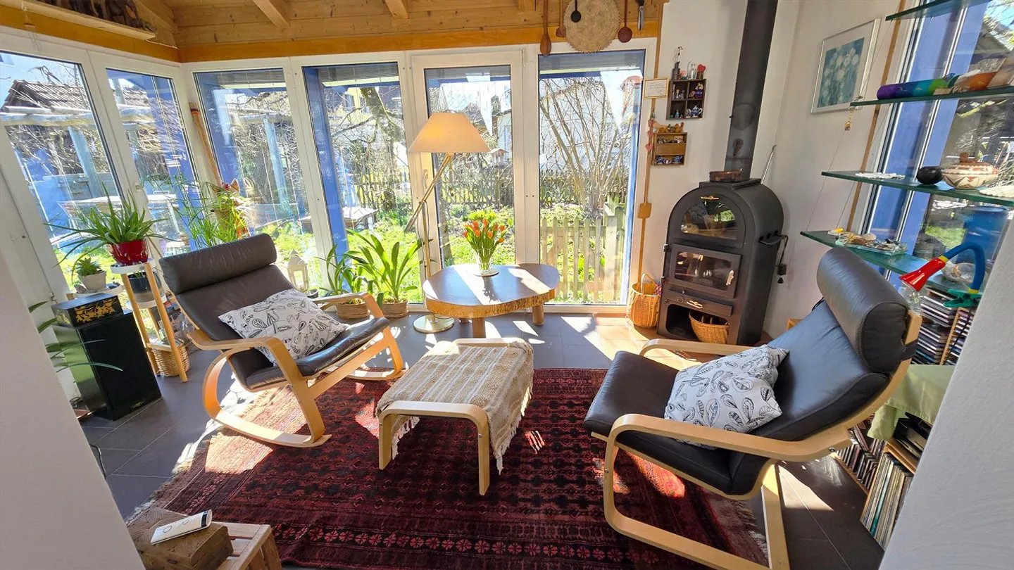 Charmantes 6.5-Zimmer-Einfamilienhaus mit idyllischem Garten - Foto 5 von 8