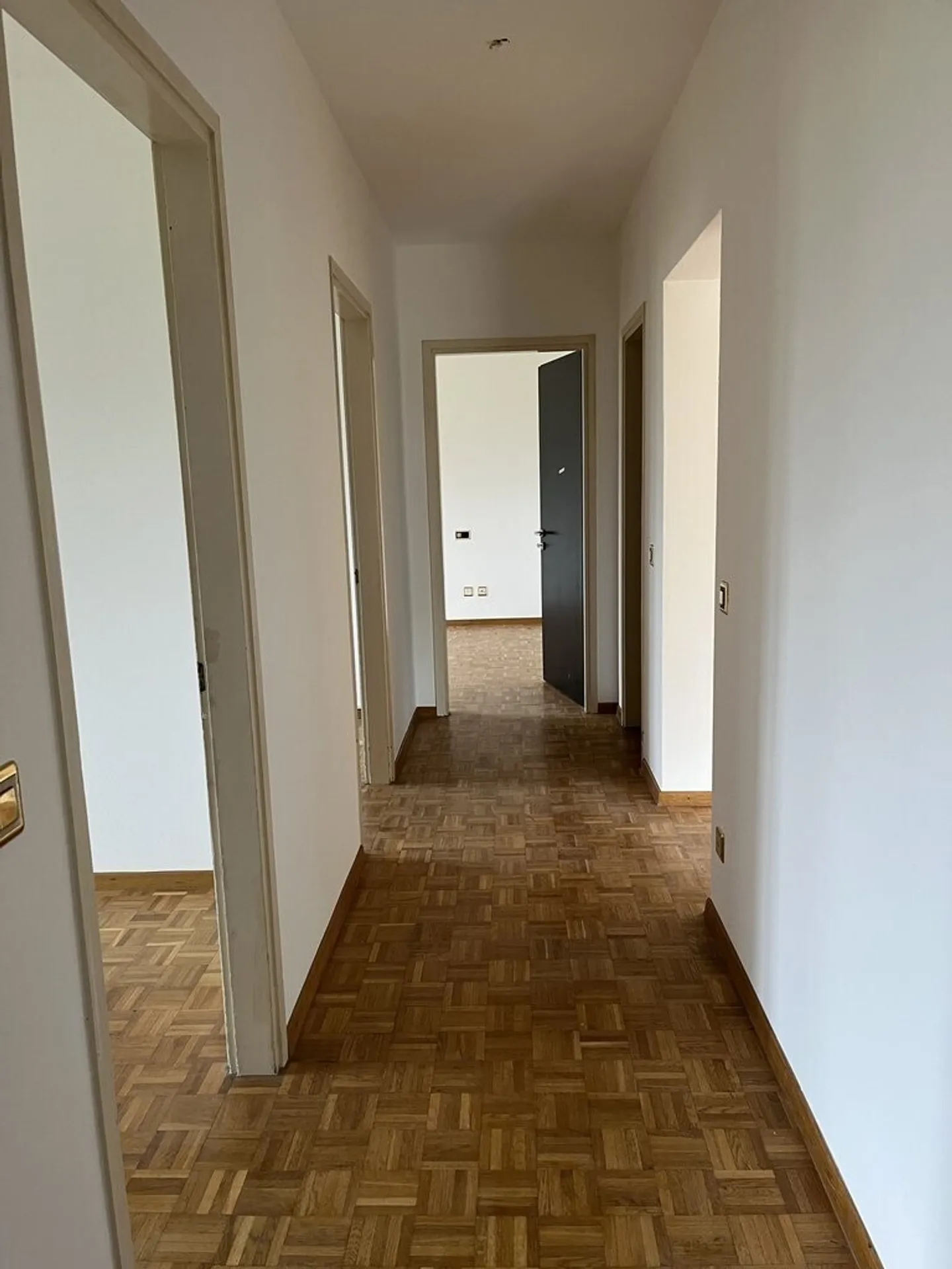 Helle 5.5 Zimmer im 5. Stock in ruhiger Lage in Locarno - Foto 4 von 6