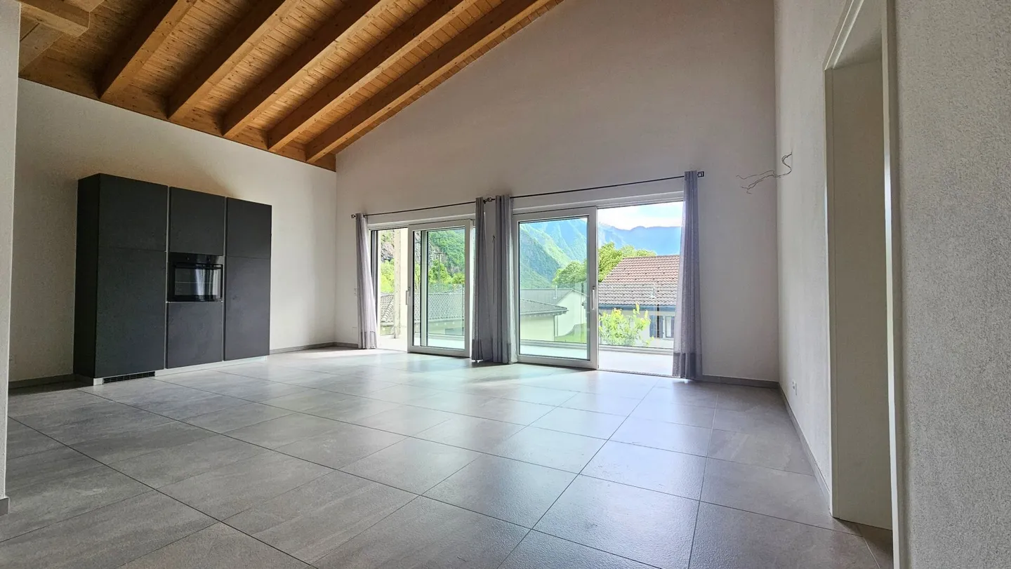 AMPIO APPARTAMENTO 4.5 LOCALI - Foto 3 di 15
