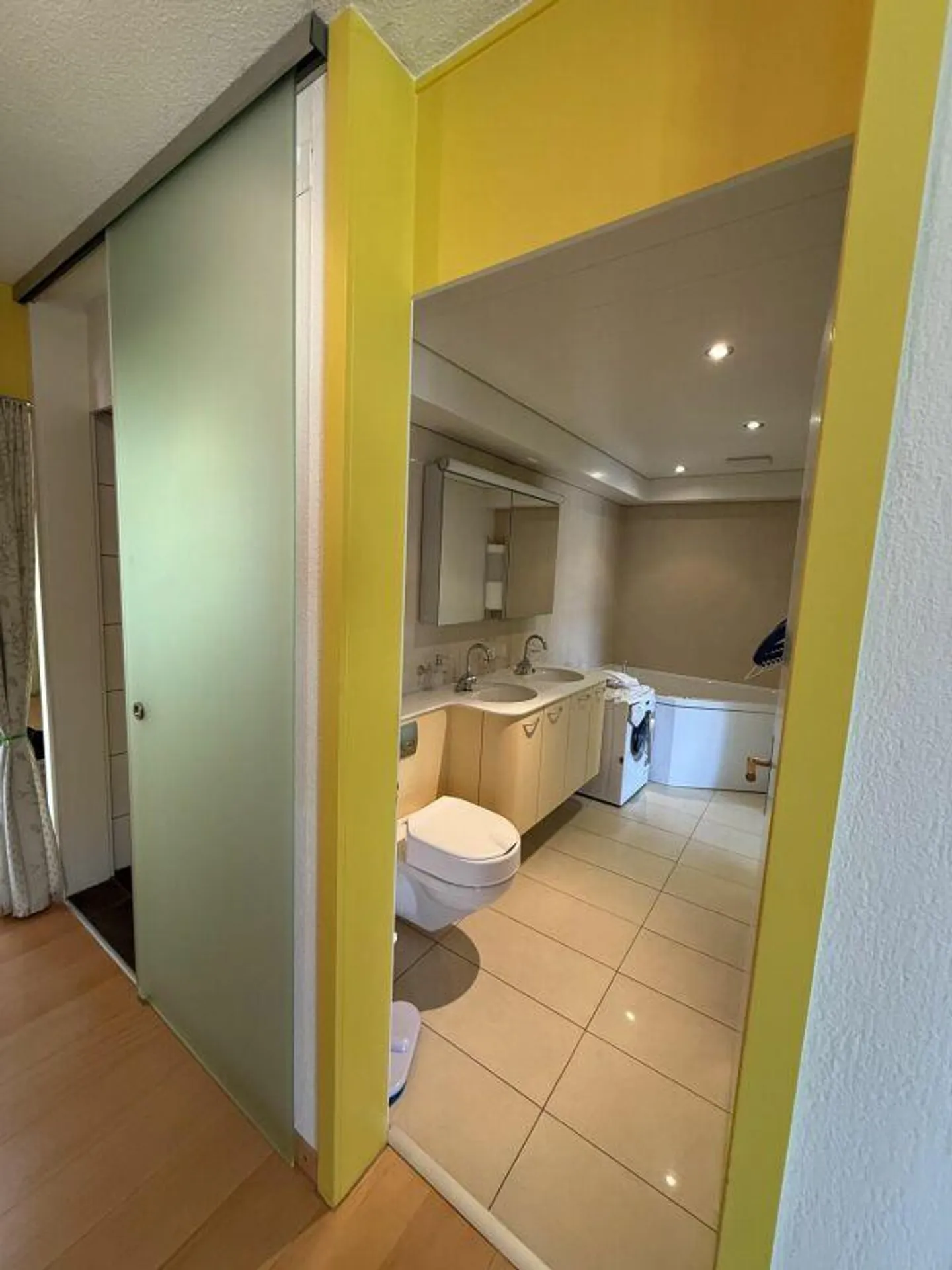 Generous terrace house - Photo 7 of 11