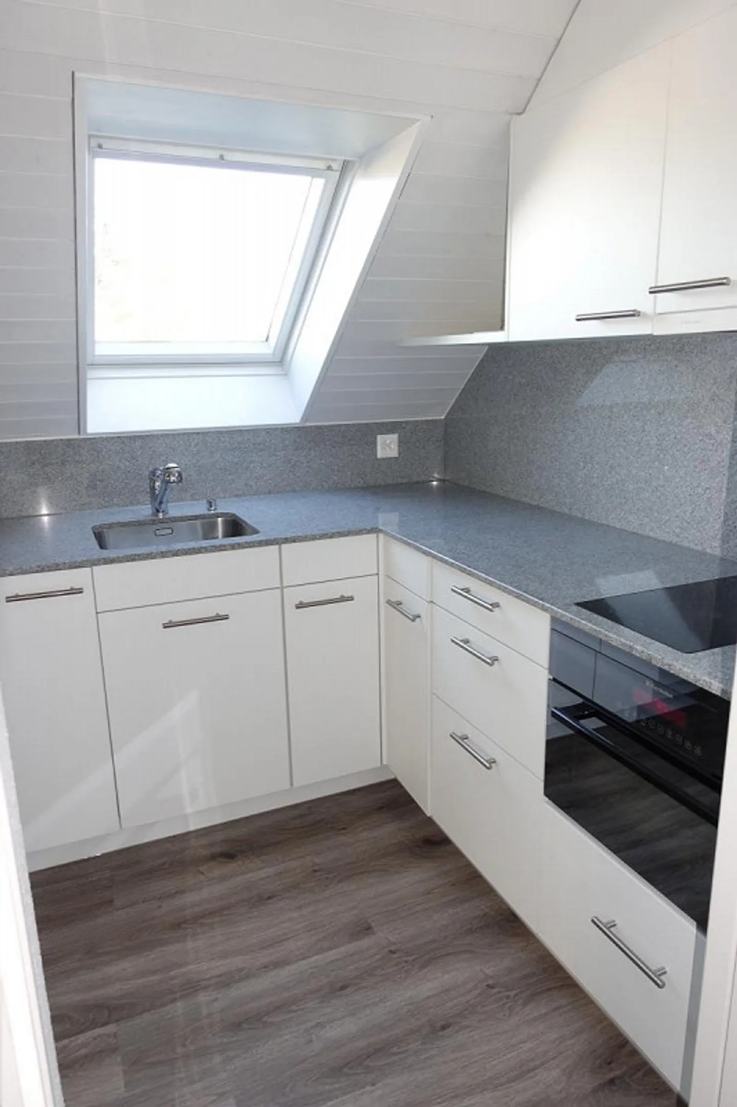 1.5 Room Old Building / Attic Apartment with a lot of Comfort - Photo 8 of 11