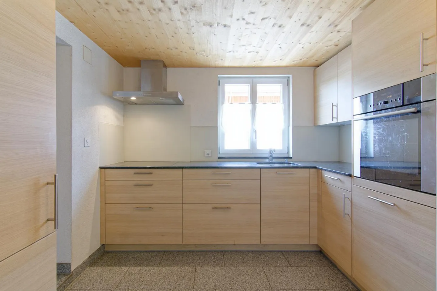 Casa unifamiliare indipendente di 7,5 stanze - Foto 4 di 9