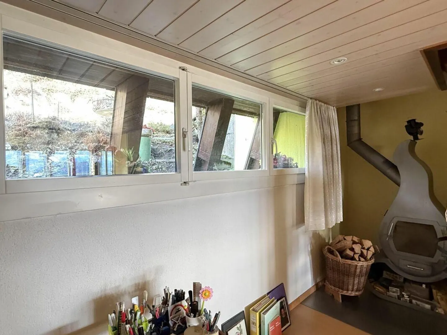 Generous terrace house - Photo 4 of 11