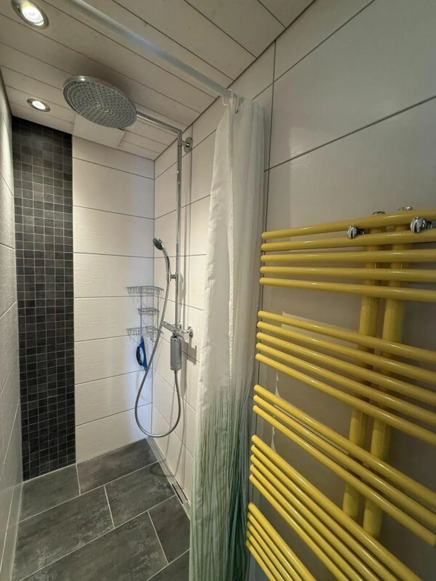 Generous terrace house - Photo 6 of 11