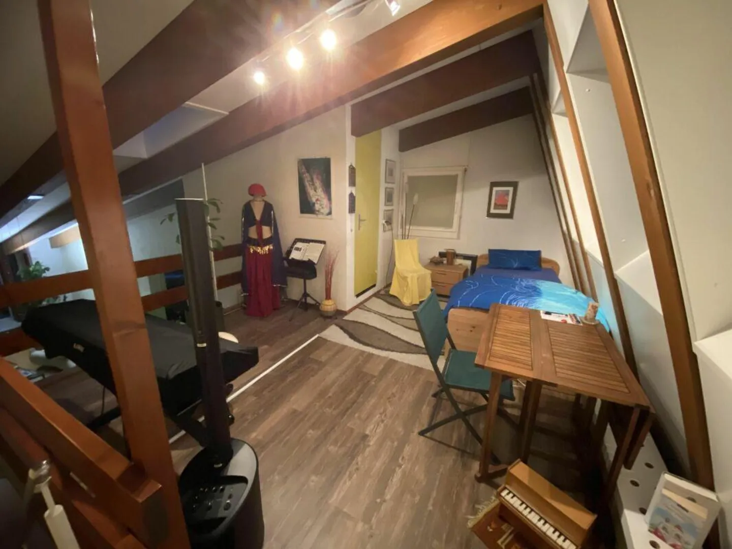 Generous terrace house - Photo 11 of 11