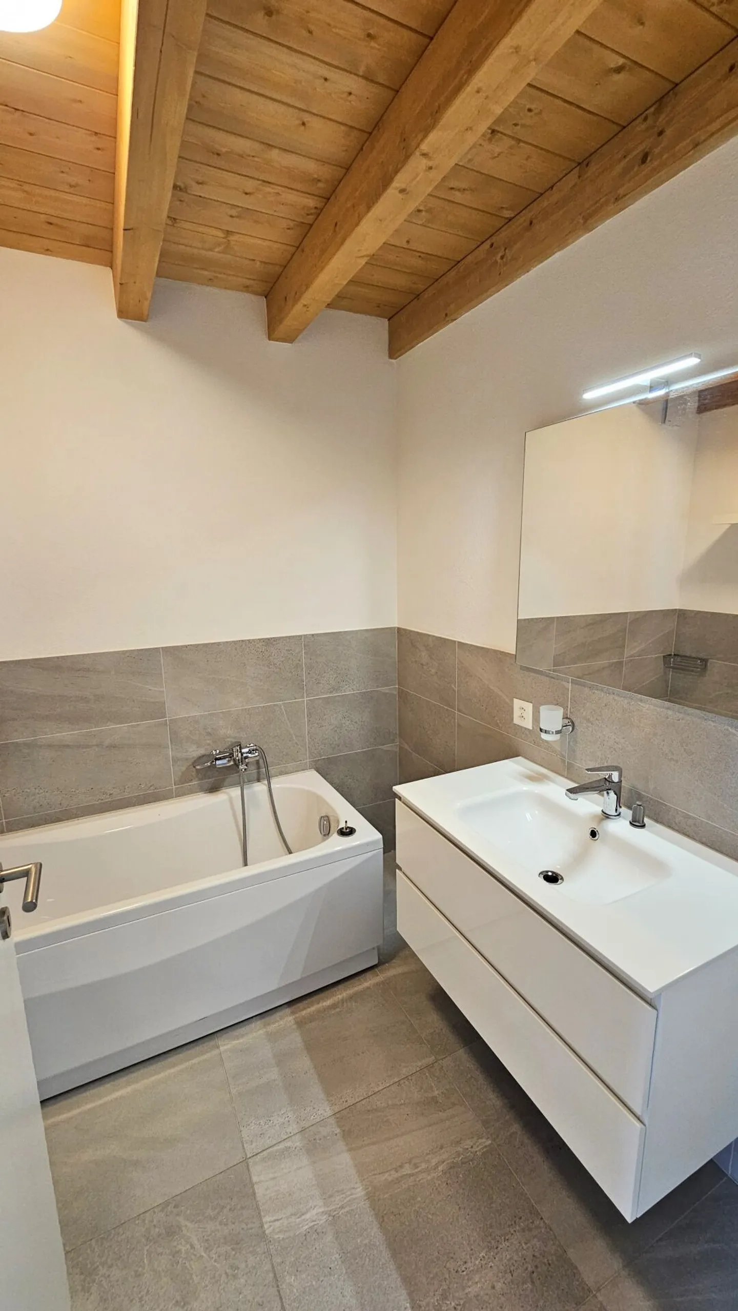 AMPIO APPARTAMENTO 4.5 LOCALI - Foto 9 di 15
