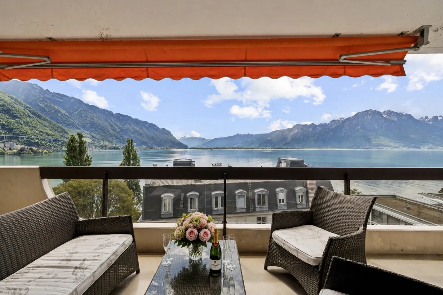 3.5 room apartment with lake view - Photo 2 of 11