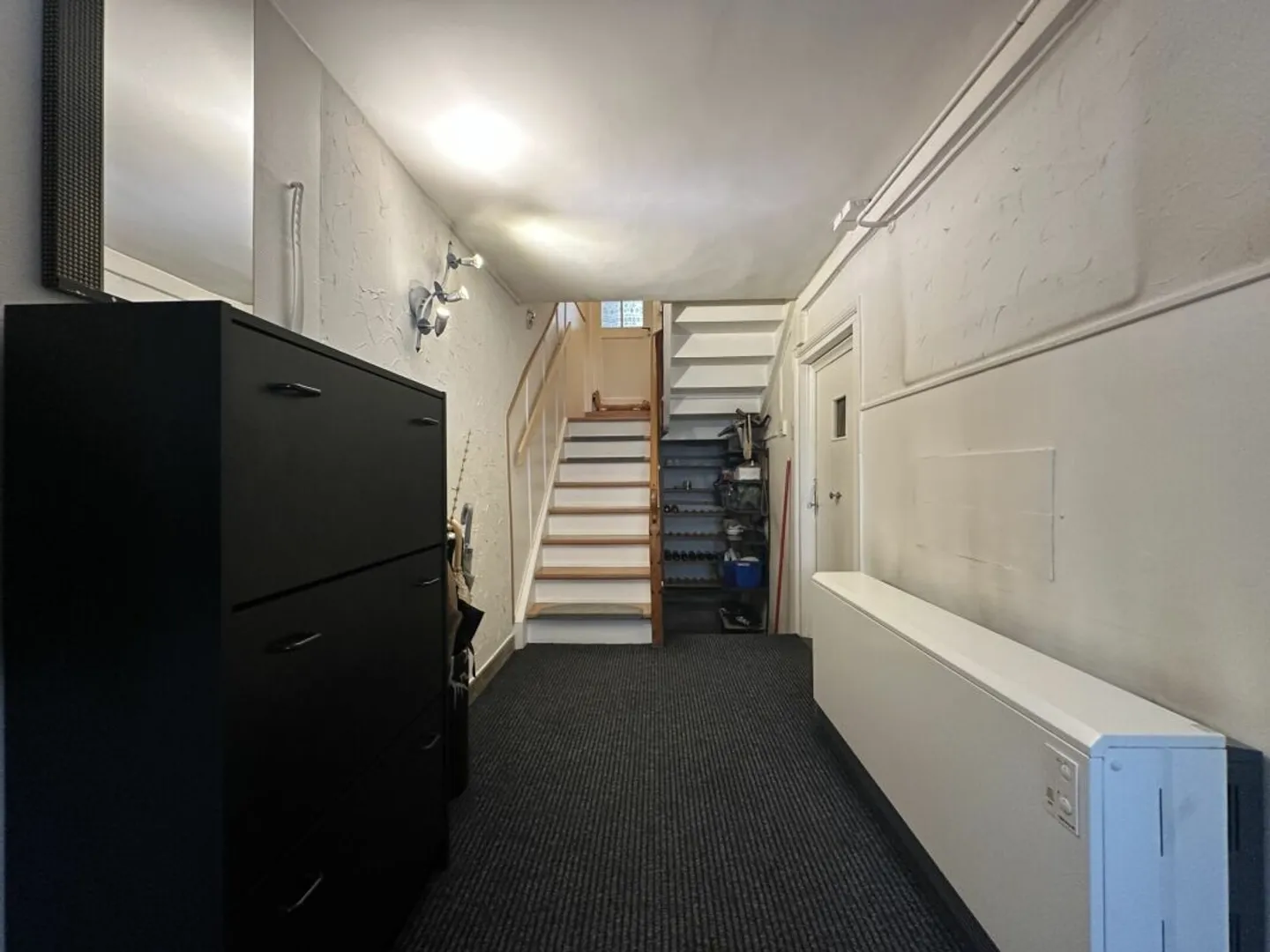 Charming Row House with 6 Rooms - Photo 5 of 11