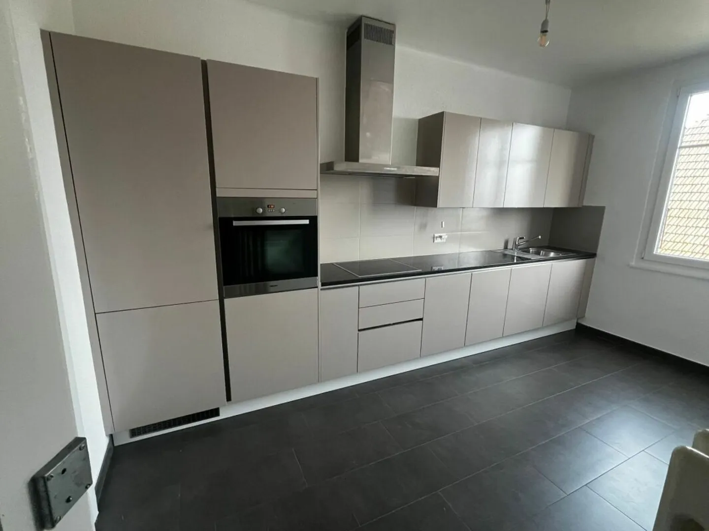 Magnificent 6-room apartment on the top floor of a character building - Rue Edouard-Desor 3 in Neuchâtel - Photo 1 of 11