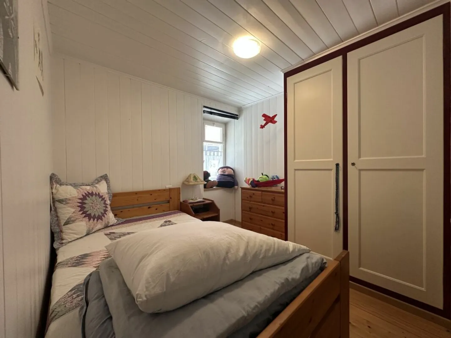 Charming Row House with 6 Rooms - Photo 10 of 11