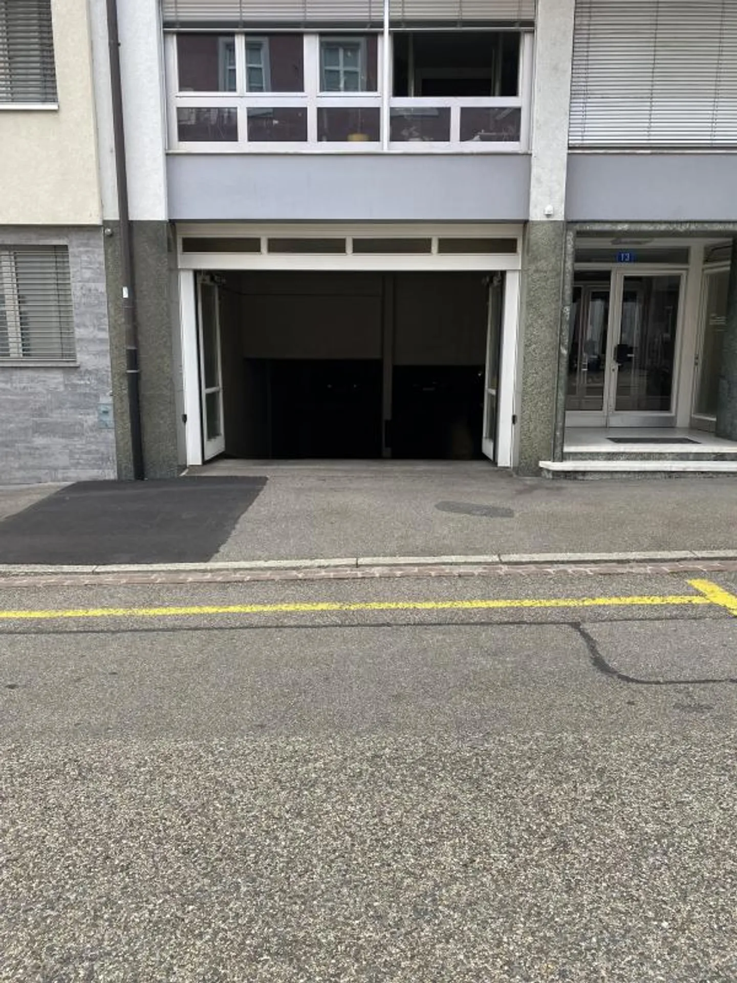 Einstellhallenplatz zu vermieten - Foto 1 von 2
