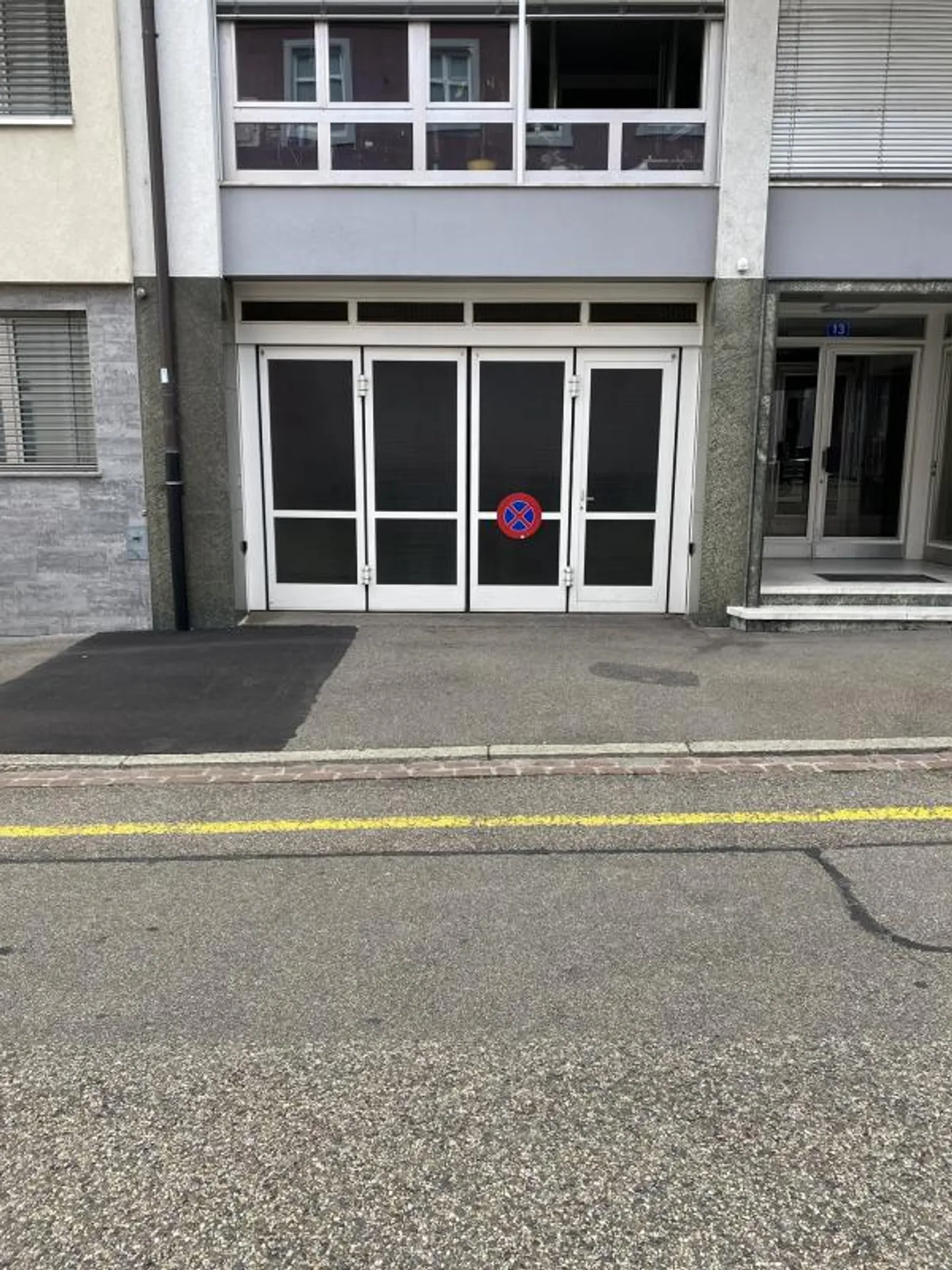Einstellhallenplatz zu vermieten - Foto 2 von 2