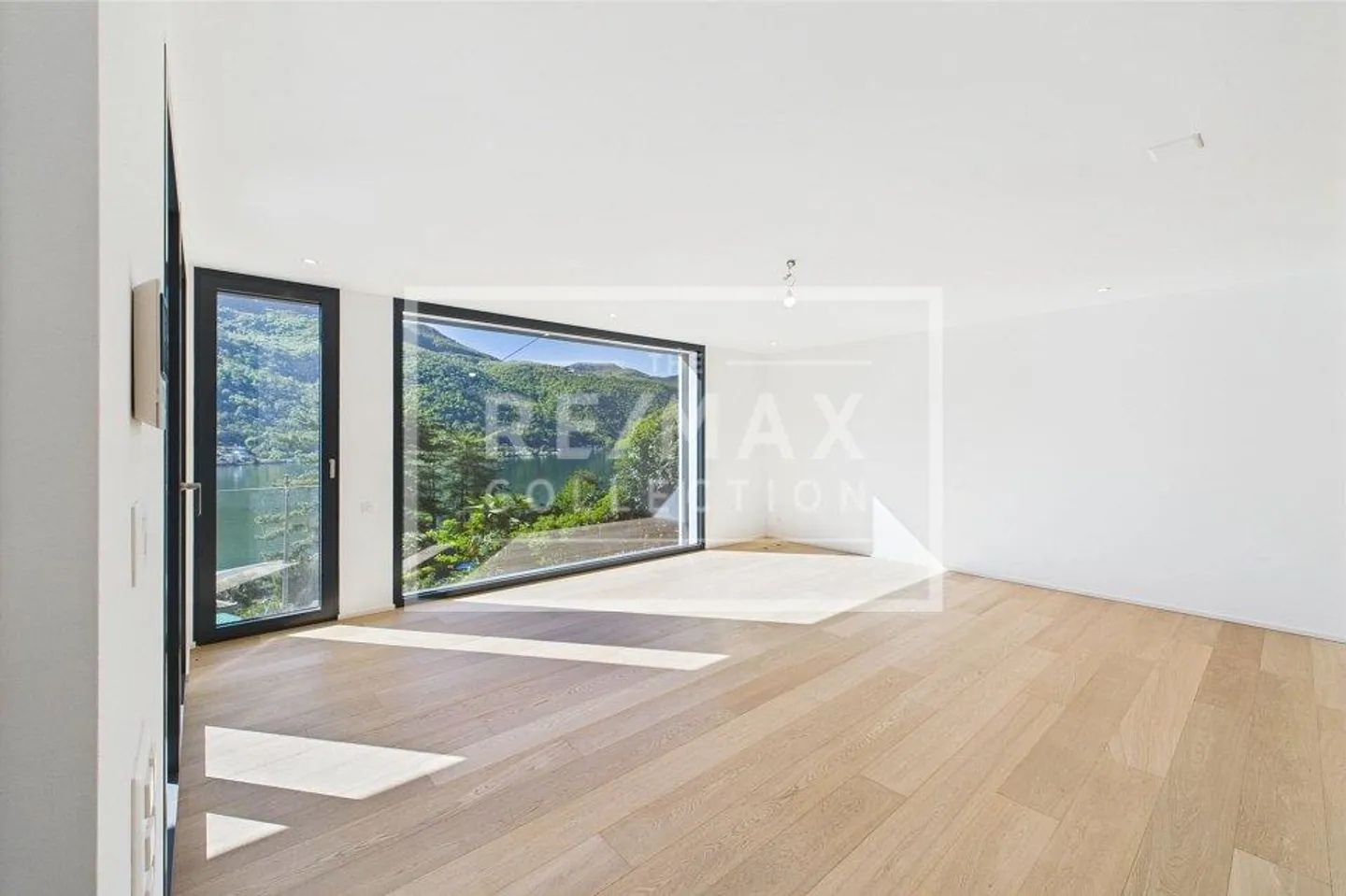 Affascinante Villa con una magnifica vista lago - Foto 5 di 13