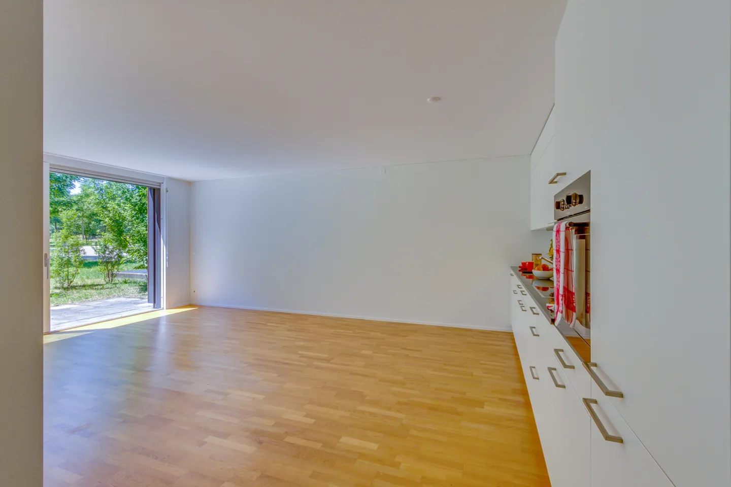 Are you looking for an apartment with a garden seating area? You are in the right place! - Photo 3 of 10