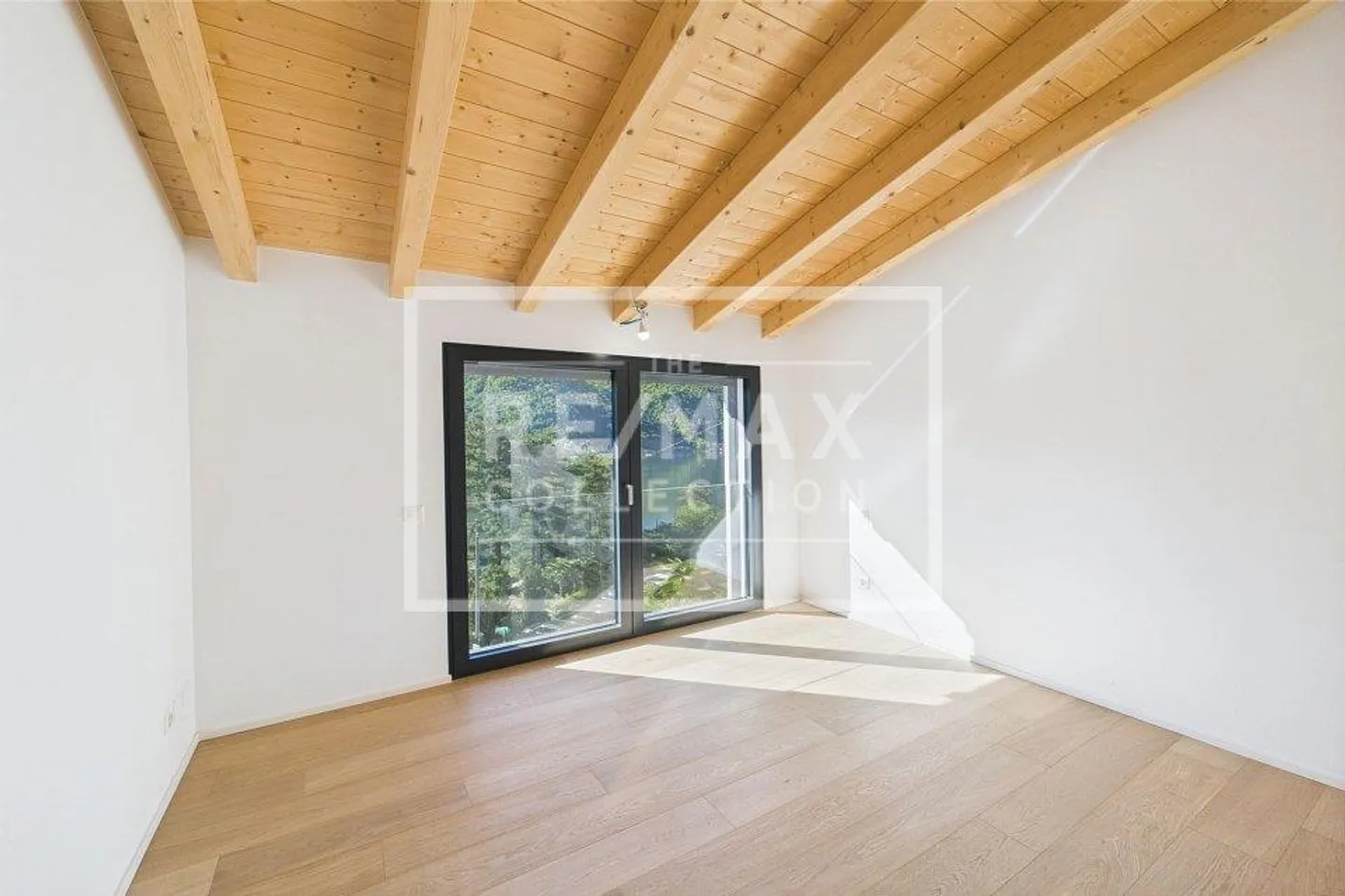 Affascinante Villa con una magnifica vista lago - Foto 9 di 13