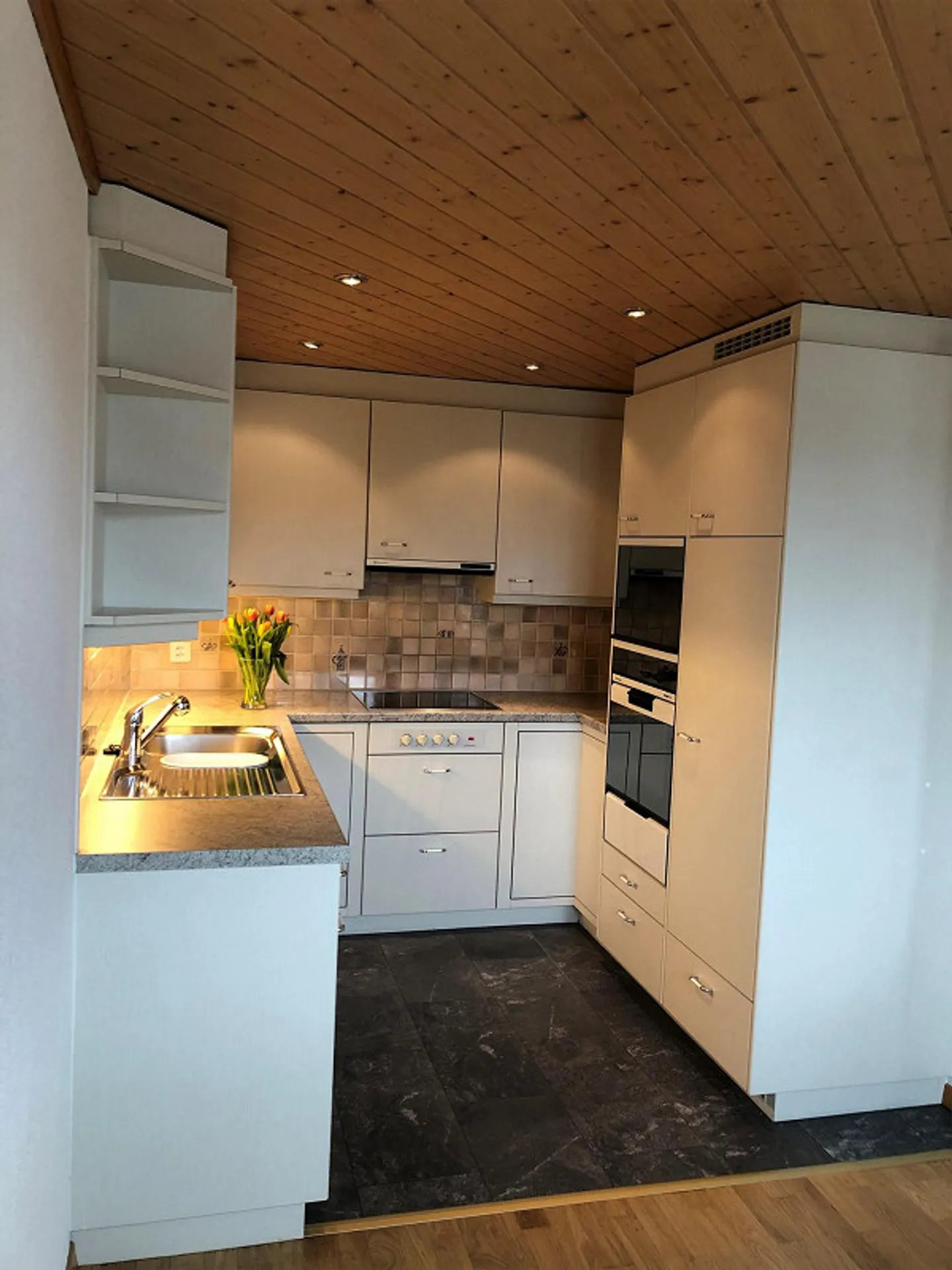 Large Family Apartment in a Quiet Location - Photo 3 of 9